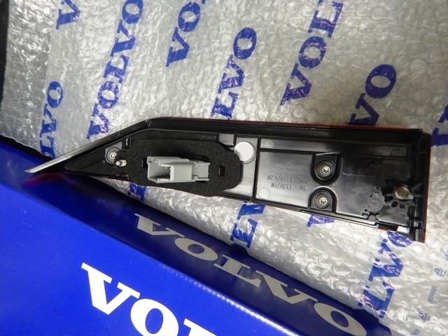 純正新品 ボルボ VOLVO V60 左テールランプ 31468185