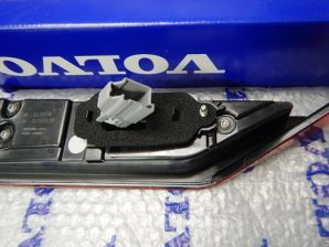 純正新品 ボルボ VOLVO V60 左テールランプ 31468185