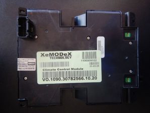 ボルボ V50 A/Cコントロールユニット修理 by XeMODeX