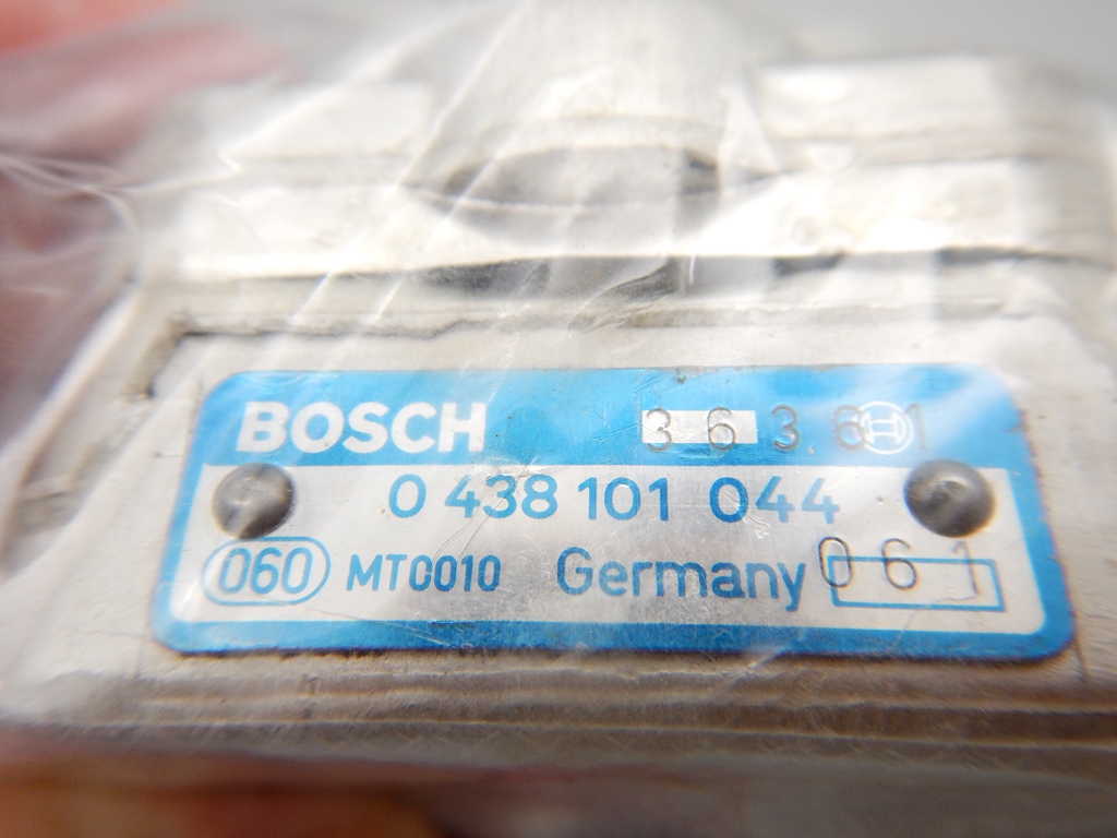 ベンツ W124 300CE-24 フューエルディストリビューター リビルト品  BOSCH 0 438 101 044