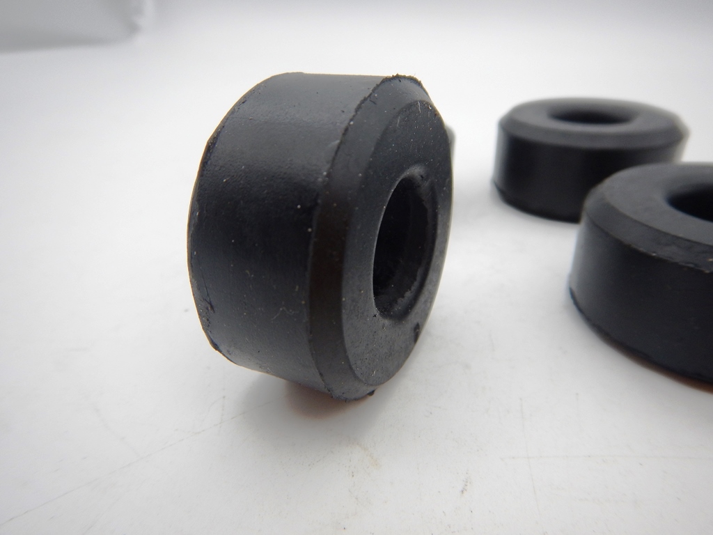 フィアット 141 パンダ フロントテンションロッド パッド 4個セット 1台分　448132