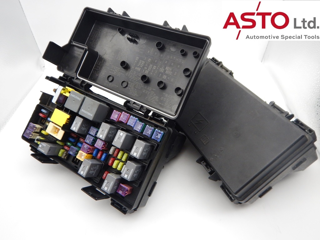 2012年ジープ ラングラー TIPM（トータリーインテグレイテッドパワーモジュール）プログラム済み リビルト品