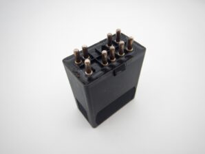 入手困難 純正新品 ベンツ W124 / W201 他 A/Cコンプレッサーコントロールリレー A0025451205