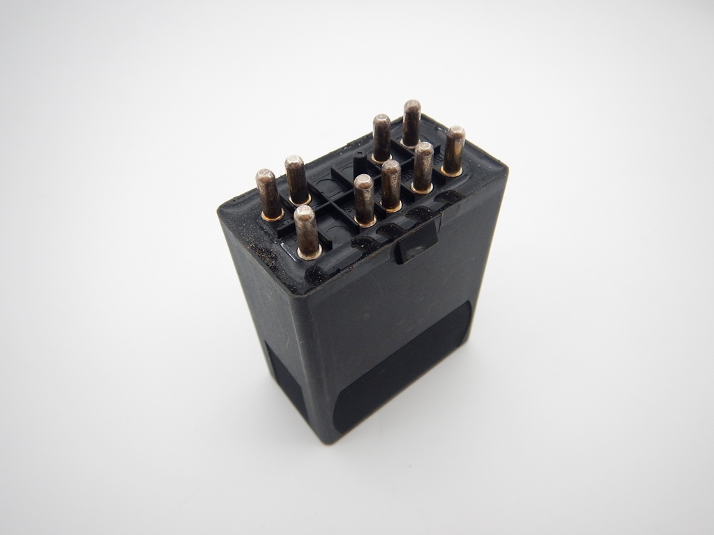 入手困難 純正新品 ベンツ W124 / W201 他 A/Cコンプレッサーコントロールリレー A0025451205
