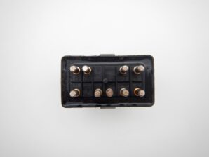 入手困難 純正新品 ベンツ W124 / W201 他 A/Cコンプレッサーコントロールリレー A0025451205