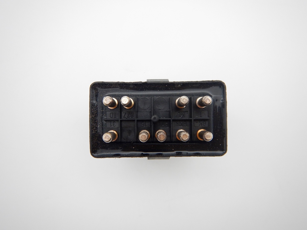 入手困難 純正新品 ベンツ W124 / W201 他 A/Cコンプレッサーコントロールリレー A0025451205