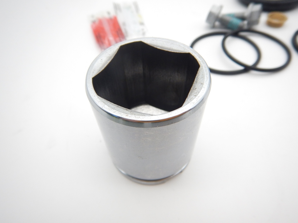 ベンツ R190 AMG GT 他 リアキャリパー リビルトキット 1台分