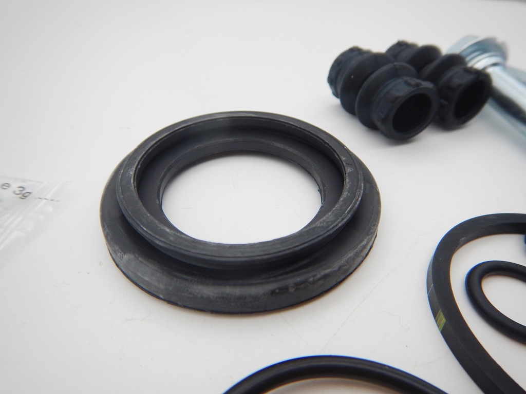 ベンツ R190 AMG GT 他 リアキャリパー リビルトキット 1台分