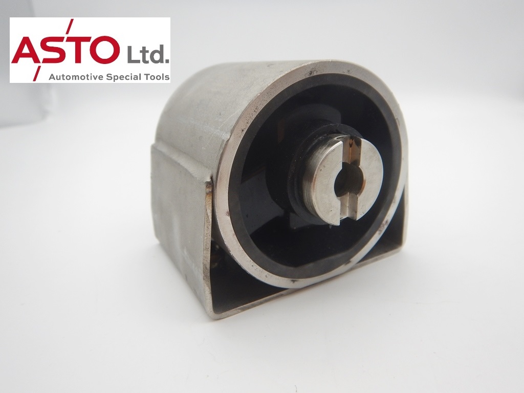 入手困難！ベンツ W124 500E トランスミッションマウント 1402400318