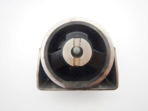 入手困難！ベンツ W124 500E トランスミッションマウント 1402400318