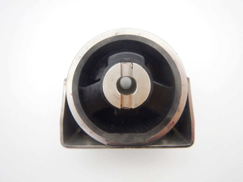 入手困難！ベンツ W124 500E トランスミッションマウント 1402400318