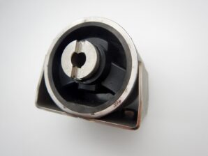 入手困難！ベンツ W124 500E トランスミッションマウント 1402400318