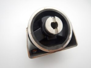 入手困難！ベンツ W124 500E トランスミッションマウント 1402400318