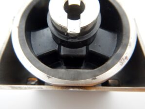 入手困難！ベンツ W124 500E トランスミッションマウント 1402400318