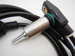 ボルボ 940 他 フロントABSホイールスピードセンサー