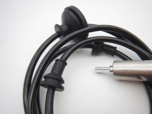 ボルボ 940 他 フロントABSホイールスピードセンサー