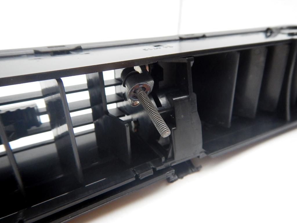 ベンツ W124 センターエアーベントグリルAssy（メタルフレームバージョン）