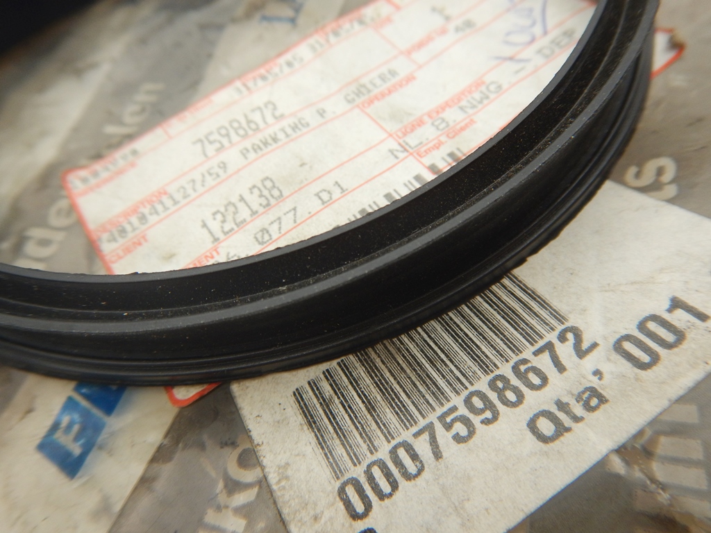 フィアット 141 パンダ フューエルロックリング ガスケット 純正新品 7598672