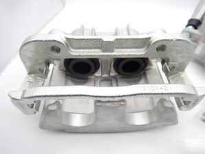 コルベット C5 フロントキャリパーAssy（ブラケット付き）左右セット 社外品