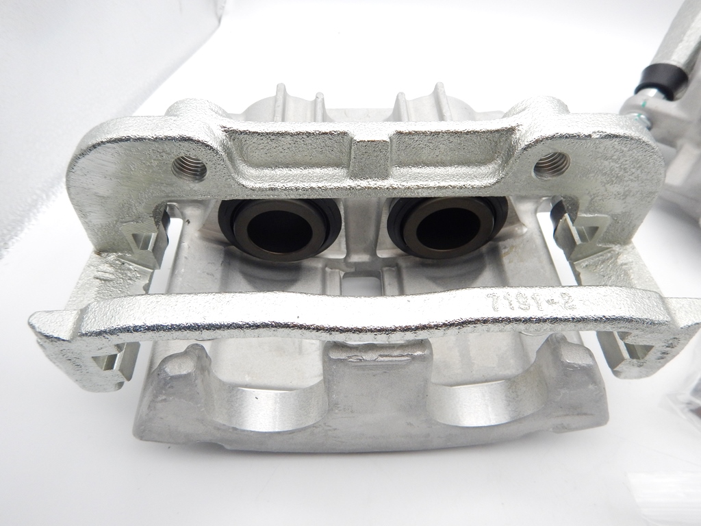 コルベット C5 フロントキャリパーAssy（ブラケット付き）左右セット 社外品