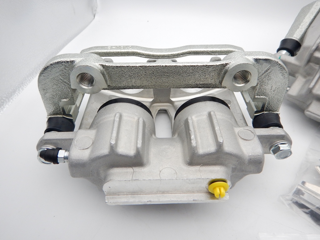 コルベット C5 フロントキャリパーAssy（ブラケット付き）左右セット 社外品