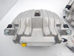 コルベット C5 フロントキャリパーAssy（ブラケット付き）左右セット 社外品