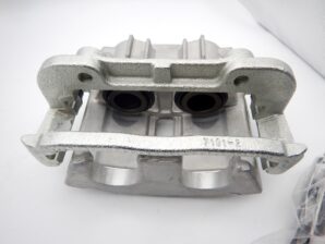コルベット C5 フロントキャリパーAssy（ブラケット付き）左右セット 社外品