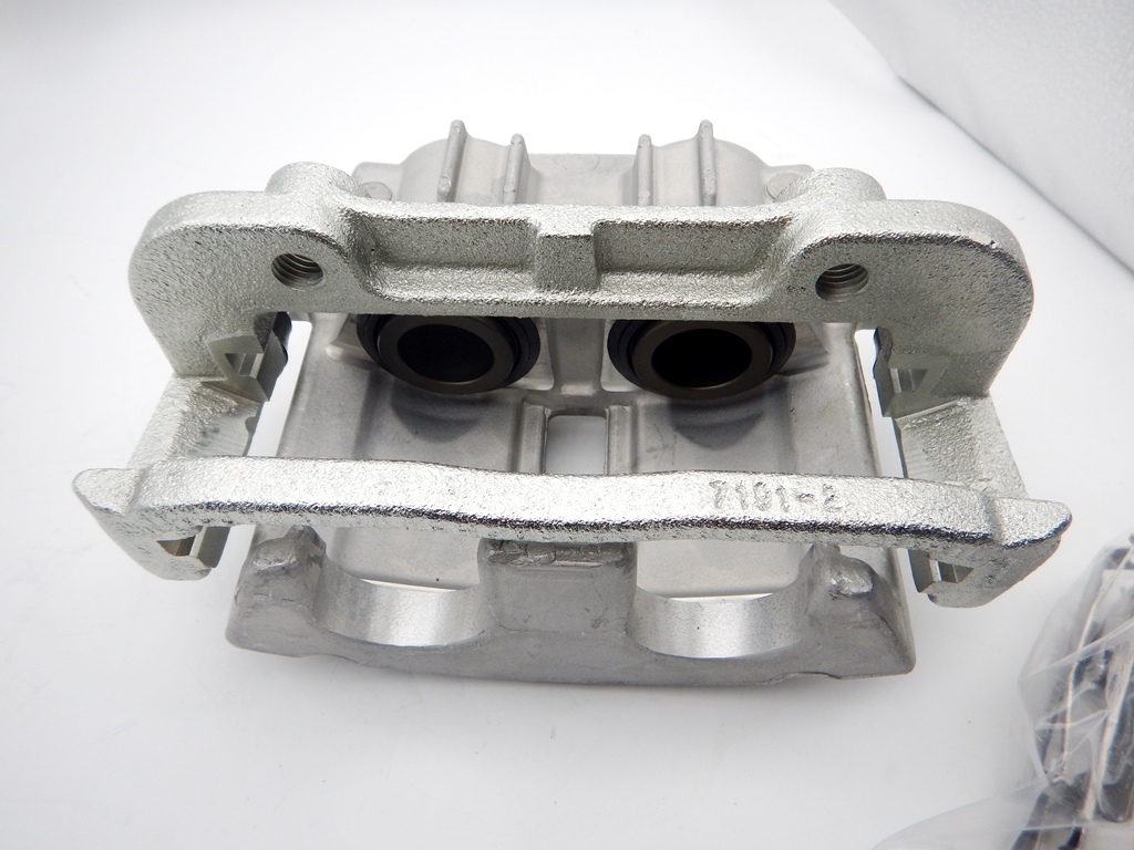 コルベット C5 フロントキャリパーAssy（ブラケット付き）左右セット 社外品