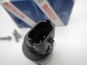 ミツビシ フソー キャンター フューエルインジェクションポンプ プレッシャーレギュレータ BOSCH　ME223954