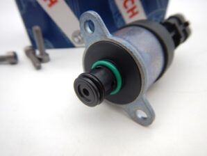 ミツビシ フソー キャンター フューエルインジェクションポンプ プレッシャーレギュレータ BOSCH　ME223954