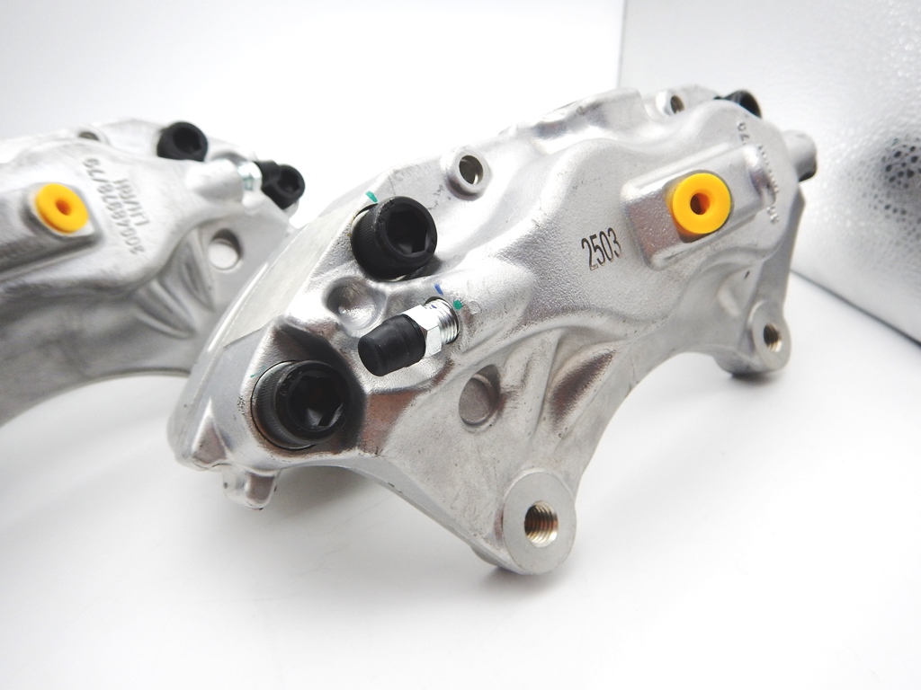 ボルボ V70ⅡR / S60ⅠR フロント4ポットキャリパー 社外品