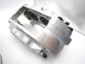 ボルボ V70ⅡR / S60ⅠR フロント4ポットキャリパー 社外品
