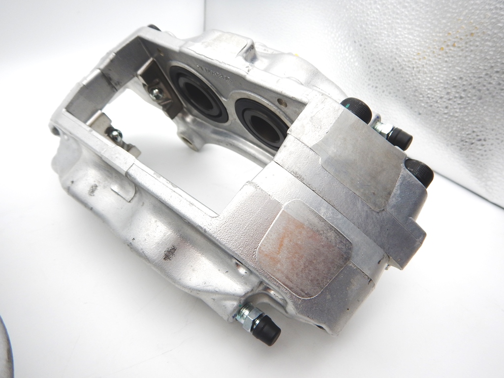 ボルボ V70ⅡR / S60ⅠR フロント4ポットキャリパー 社外品