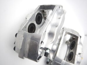 ボルボ V70ⅡR / S60ⅠR フロント4ポットキャリパー 社外品