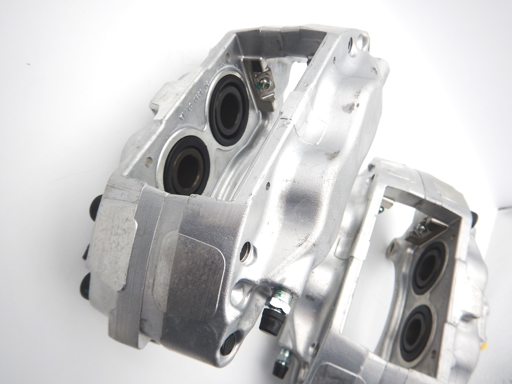 ボルボ V70ⅡR / S60ⅠR フロント4ポットキャリパー 社外品