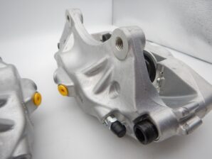 ボルボ V70ⅡR / S60ⅠR フロント4ポットキャリパー 社外品