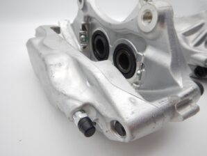 ボルボ V70ⅡR / S60ⅠR フロント4ポットキャリパー 社外品